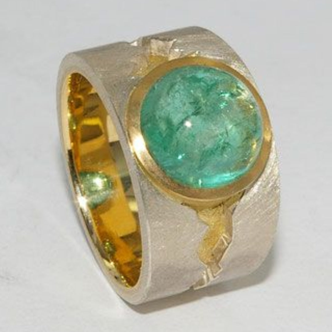 Vintage Green Inlaid Stone Gold Ring