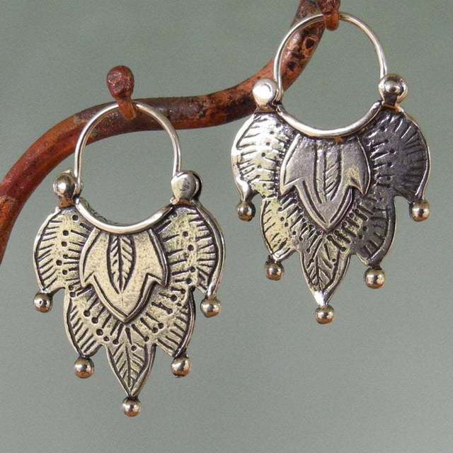 Vintage Leaf Earrings in Silver