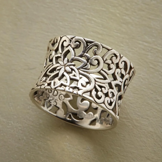 Vintage Hollow Ivy Ring