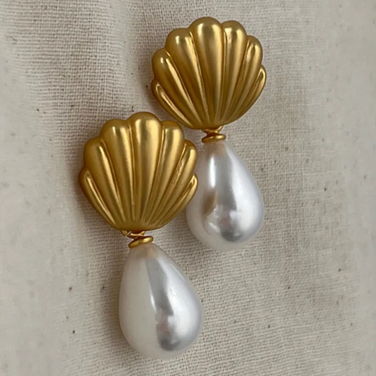 Elegant Golden Shell Pearl Earrings