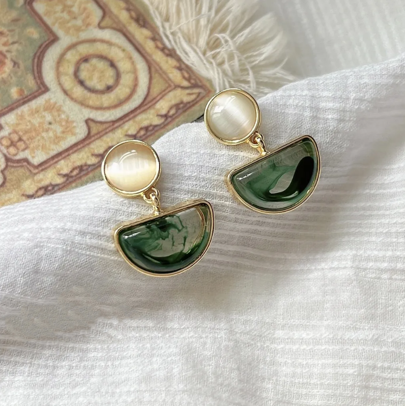 Elegant Green Polish Stone Earrings