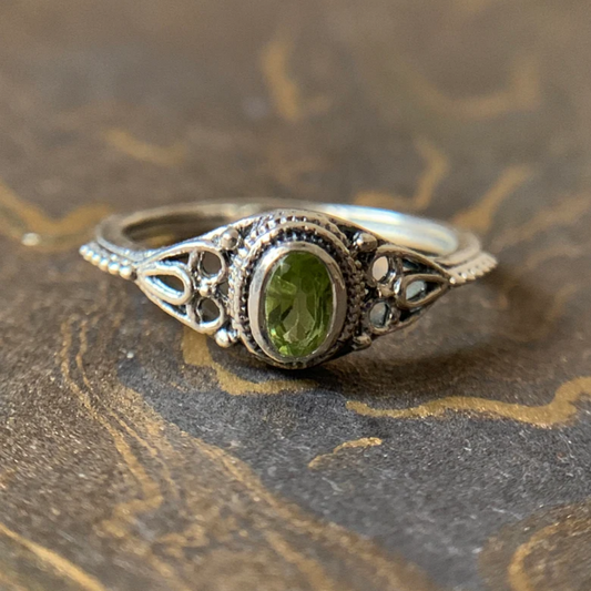 Vintage Olive Stone Silver Ring