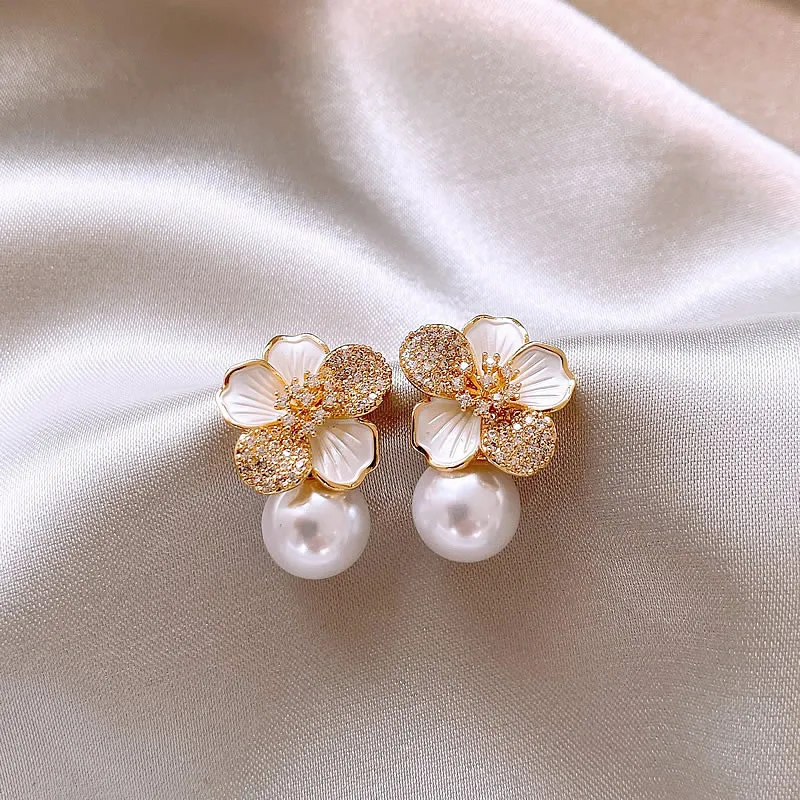 Elegant Flower & Pearl Bright Earrings